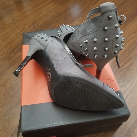 Heels - Picture 2 of 4